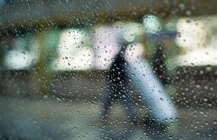 今年的冬天还没有下雨_思念的雨滴非主流QQ空间图片