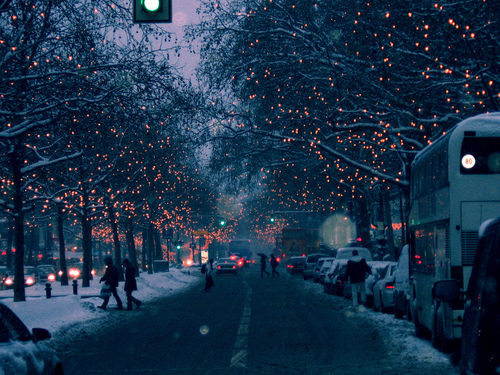 摇曳在午夜里的霓虹_唯美小窝雪景QQ空间图片素材