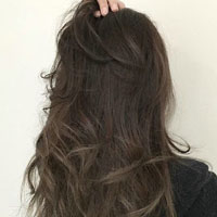 长卷发女孩发型背面图片最新休闲风格你喜欢吗