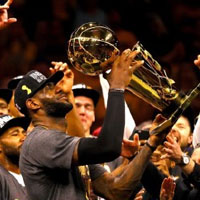 NBA骑士詹姆斯赢得总冠军的场景祝贺这位骑士首次赢得NBA总冠军