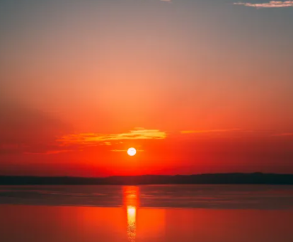 湖边夕阳余晖的唯美说说 落日与晚霞的唯美短句