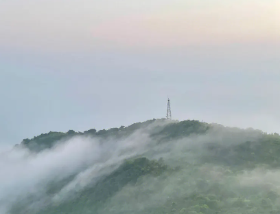 夜爬山的朋友圈心情说说 夜晚爬山朋友圈文案